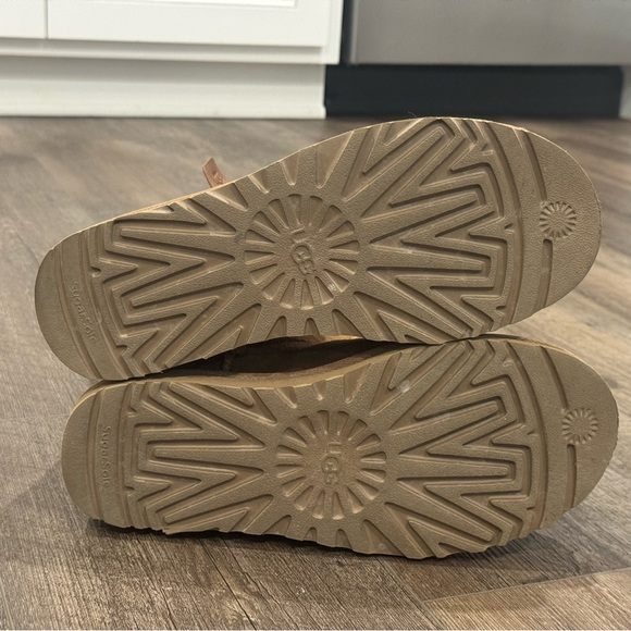 UGG Short Bailey Zip Boots - Picture 5 of 6